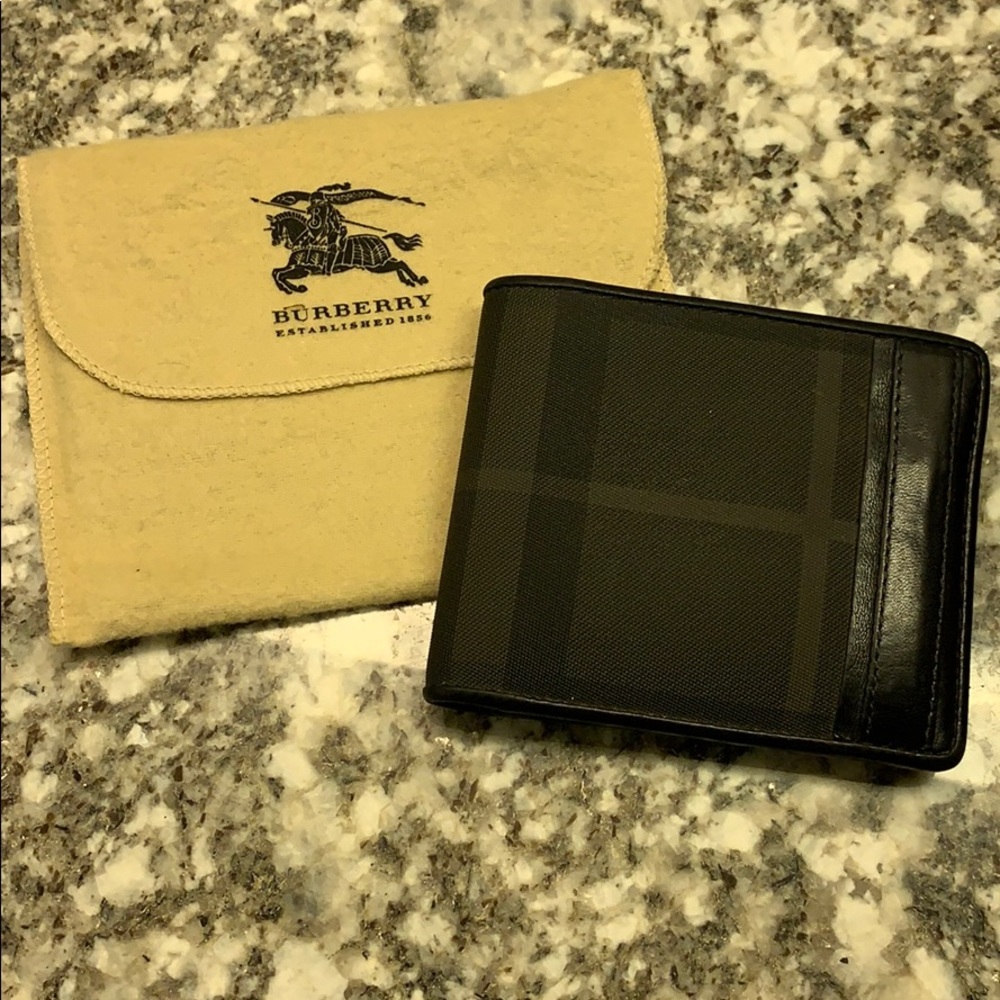 Burberry Bi-Fold Wallet with Cloth storage bag